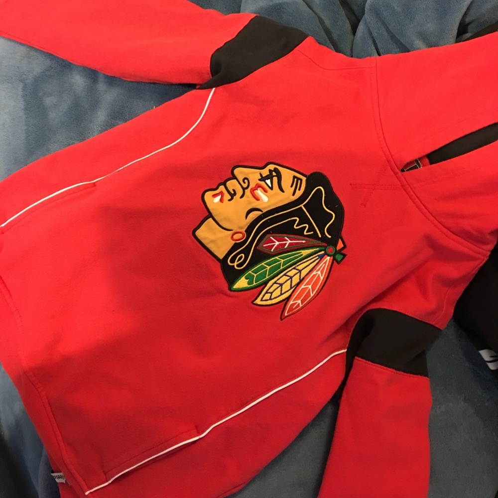 Kids Blackhawks hoodie!! I’m great condition!!